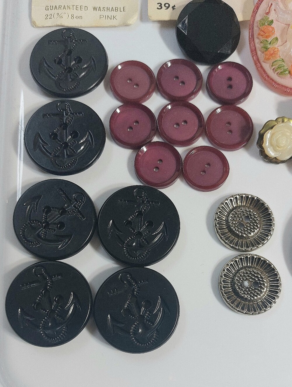 Assorted Vintage Buttons Lot - Black, Red, Pink, Gold, Cream - Picture 5 of 9